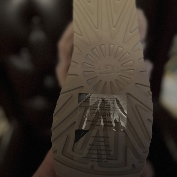 UGG NEW PINK SHEEPSKIN BOOTS 11 - Picture 5 of 12